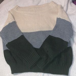 Tri-toned boat neck sweater!